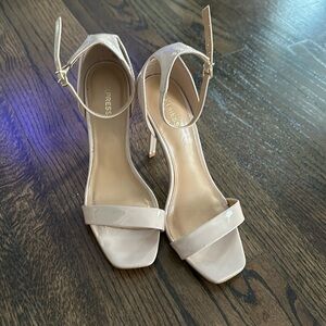 Express size 8 nude heels